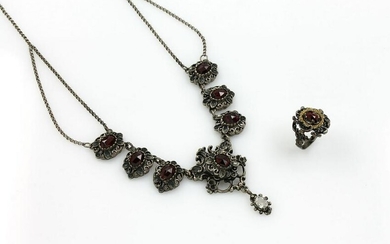 Lot with garnets and rock crystal
