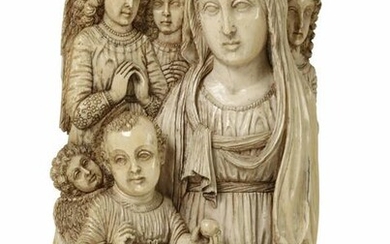 Madonna con Bambino e Angeli. Avorio scolpito.