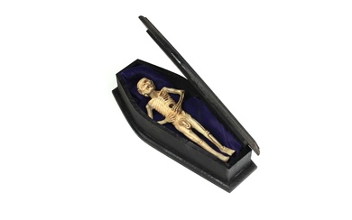 Memento Mori Tödlein ou sarcophage de table. 19e/20e siècle, motif de vanité, le squelette est...