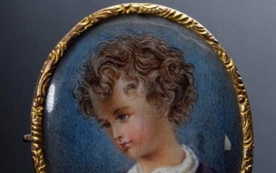 Miniature pin "Boy with curly hair" on ivory in YG 585 setting, engraved on verso, 7,7g, 3,3x2,8cm, crack