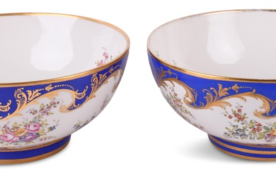 PAIR OF CONTINENTAL PORCELAIN BOWLS Height: 4 1/4 in. (10.8 cm.), Diameter: 9 7/8 in. (25.1 cm.)