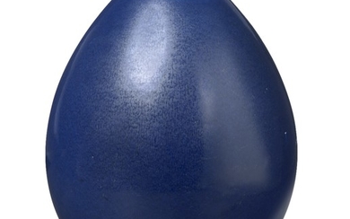 Saxbo: Drop-shaped stoneware vase decorated with blue glaze. H. 32 cm.