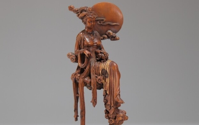 Sculpture en bois "jeune femme" Poids: 115 g Région: Chine Dimensions: H 185 mm x...