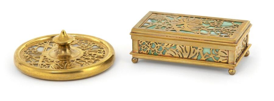 TIFFANY STUDIOS GILT BRONZE & GLASS BOX AND PAPERWEIGHT WITH GRAPEVINE DESIGN, early 20th century. Stamped "TIFFANY STUDIOS NEW YORK" at the underside with numerals 801 and 936. one glass panel with hairline crack. L. 10/D. 9 cm