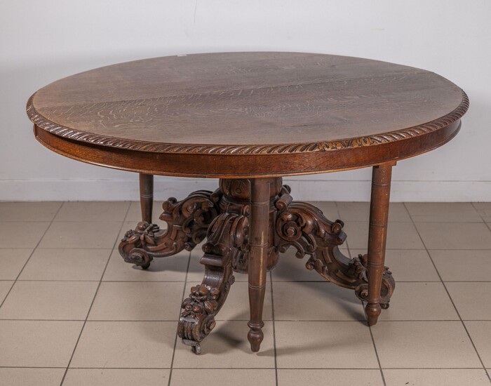 Table ovale à allonges en chêne à décor sculpté,... - Lot 152 - De Baecque et Associés