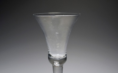 Un grand verre à toast ou gobelet, vers 1740, le grand bol en forme de...