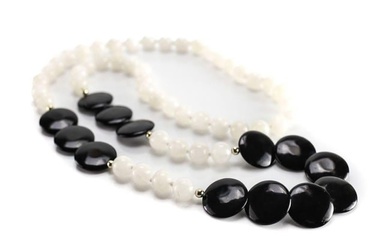 White Agate Black Onyx Beaded Necklace Round White Large flat onyx discs 32in.