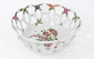 Worcester pierced round basket, circa 1770, polychrome painted with flowers, 19.75cm diameter