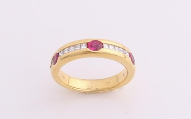 Yellow gold ring, 750/000, with diamond and ruby. Solid