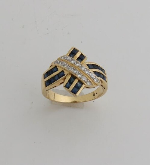 Yellow gold ring, 750/000, with sapphire and