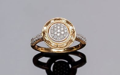 Yellow gold ring with a circular motif in pavé...