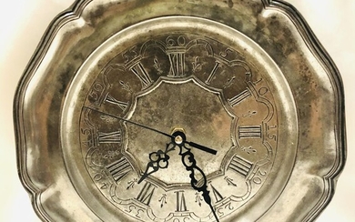 שעון קיר יפיפה, עשוי פיוטר, תוצרת גרמניה, חתום ZINT 90% ZINN, ספרות רומיות, עובד, יפה, קוטר 26 ס"מ