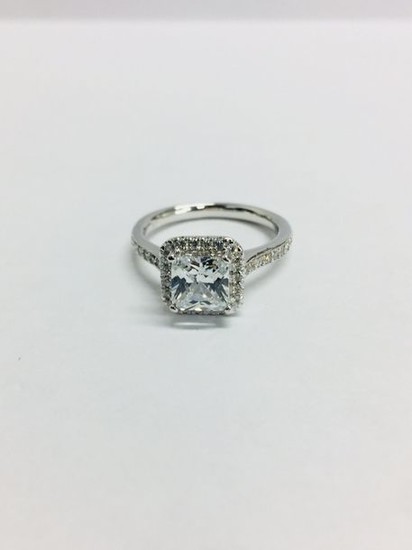1.00CTct diamond set solitaire ring with a princess...