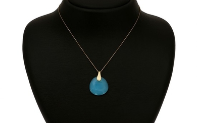 A chalcedony pendant set with a fancy-cut chalcedony, mounted in 18k gold. Necklace of 18k gold. L. app. 2.9 and 40 cm. (2)