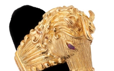 14K YELLOW GOLD & RED SPINEL HORSE RING