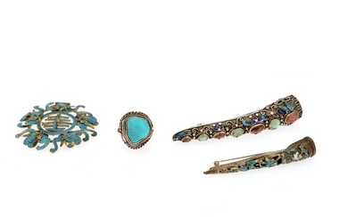 Chinese jewellery collection comprising two finger nail guards, brooch and ring. 20th century. (4)