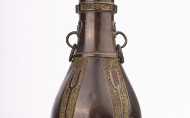 18世纪 日本花瓶 18TH CENTURY JAPANESE VASE. H 29cm, W...