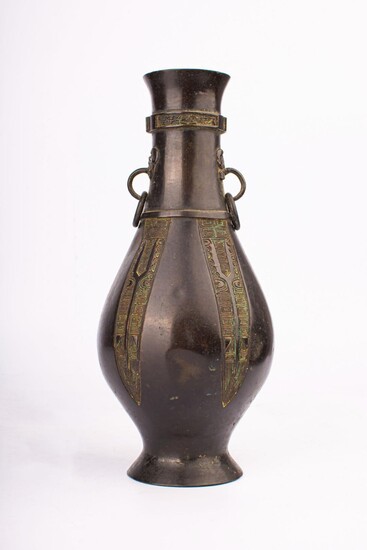 18世纪 日本花瓶 18TH CENTURY JAPANESE VASE. H 29cm, W...
