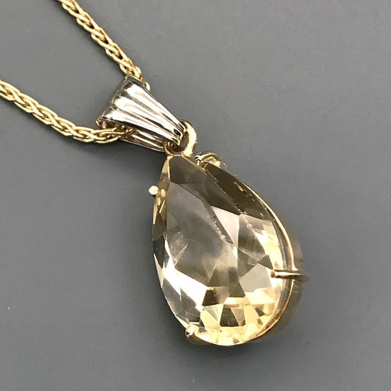 18 kt. Yellow gold - Necklace with pendant - 15.10 ct Topaz