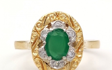 18 kt yellow gold ring with cubic zirconia and emerald