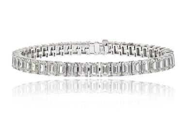 18K White Gold 19.00cttw Emerald Cut Diamond Straight Line Tennis Bracelet