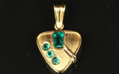 18K Y/G AND EMERALD PENDANT; 5.0 GR TW