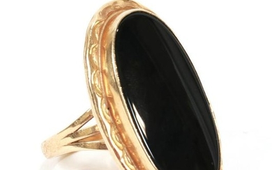 18KT GOLD & ONYX RING, SIZE: 8.75, T.W. 12 GR
