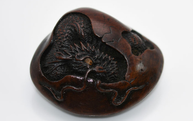 Netsuke (1) - Wood - Dragon in a clam, masterpiece signed TOYOKAZU, early - mid 19th century - Japan - 19th century