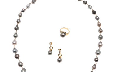 3290153. A SINGLE ROW CULTURED PEARL NECKLACE.