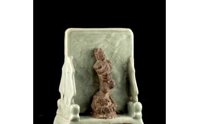 A celadon and bisquit table decorated with an Immortal China, Ming dynasty (1368-1644) (h. 17 cm.)