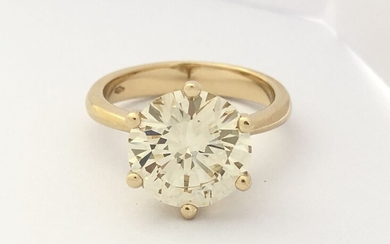 4.87ct Certifide Diamond and gold ring, Round briliant k...