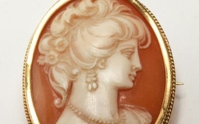 18K Yellow Gold Carved Shell Cameo Brooch