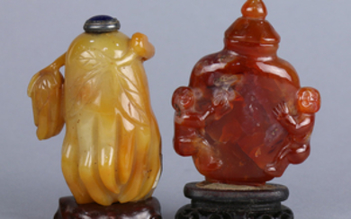 Chinese Agate and Carnelian Snuff Bottle