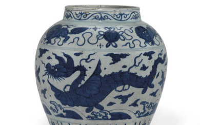 A LARGE BLUE AND WHITE 'DRAGON' JAR, JIAJING PERIOD (1522-1566)