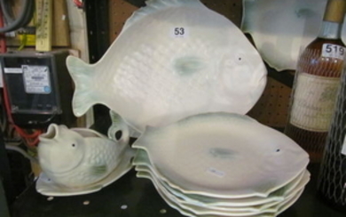 A Shorter & Son Ltd pottery fish set large platter (a/f), sauceboat and stand and six plates.