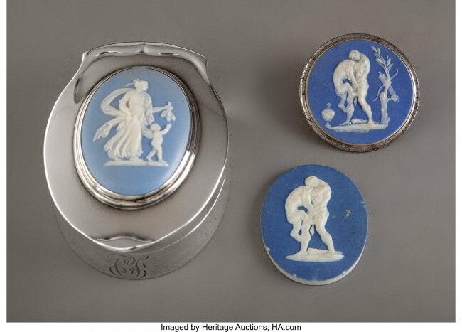 61053: A Cohen & Charles Silver Box with Inset Wedgwood
