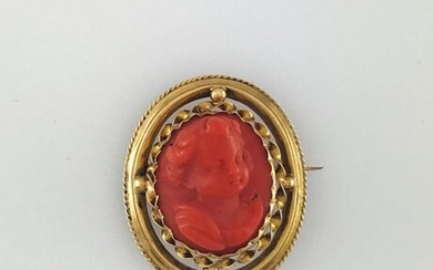 750°/°° gold brooch with a coral cameo chiselled with a child's head, Worked mid XIXth century, Gross weight: 5,64g