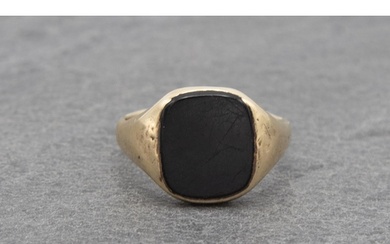 9ct bloodstone signet ring, size R, 5.2g