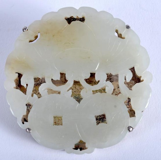 A 19TH CENTURY CHINESE CARVED GREEN JADE RETICULATED