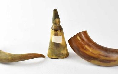 A 19th century horn powder flask with threaded cap, height...