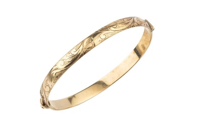 A 9ct gold hinged bangle, with foliate engraved decoration, 6.5cm...