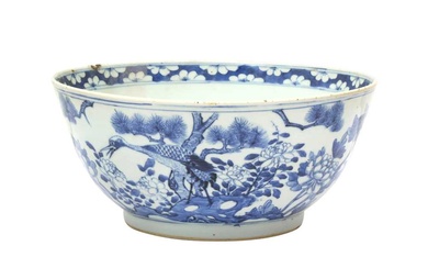 A CHINESE BLUE AND WHITE 'BIRDS AND BLOSSOMS' BOWL 清十九世紀 青花花鳥圖紋盌