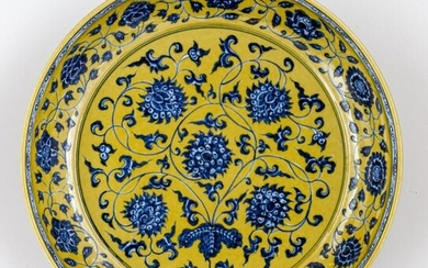 A CHINESE BLUE-WHITE-YELLOW GLAZED PORCELAIN