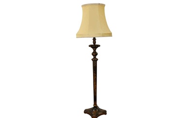 A CHINOISERIE LACQUERED WOOD STANDARD LAMP, CIRCA 1920s