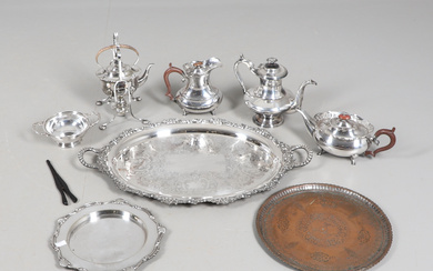 A COLLECTION OF SILVER PLATED TEAWARE.
