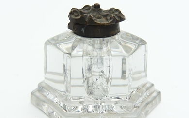 A CUT CRYSTAL AND BRONZE TOPPED INKWELL, 8.5 CM HIGH, LEONARD JOEL LOCAL DELIVERY SIZE: SMALL