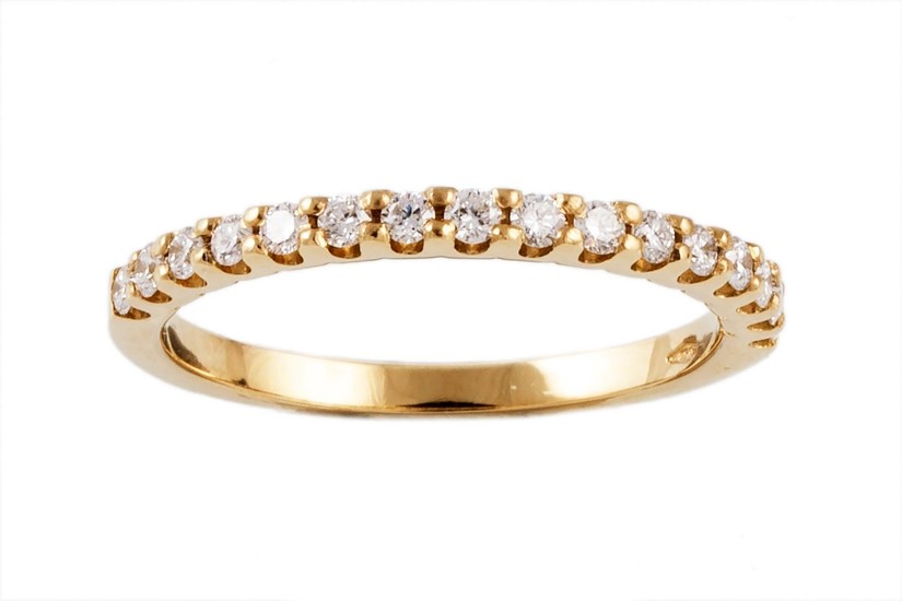 A DIAMOND HALF ETERNITY RING, with diamonds of 0.24ct in tot...
