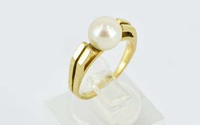 A MODERNIST SHAPED PEARL RING