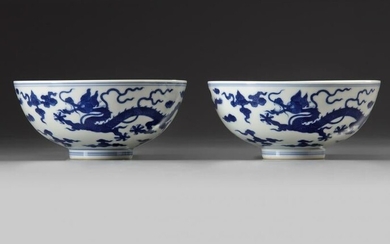A PAIR OF CHINESE BLUE AND WHITE 'DRAGON' BOWLS, CHINA