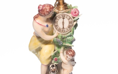A ST. JAMES'S (CHARLES GOUYN) OR CHELSEA PORCELAIN SCENT BOTTLE AND STOPPER, CIRCA 1755